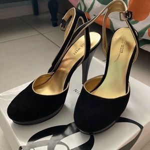 Nine West Black/Gold Heels